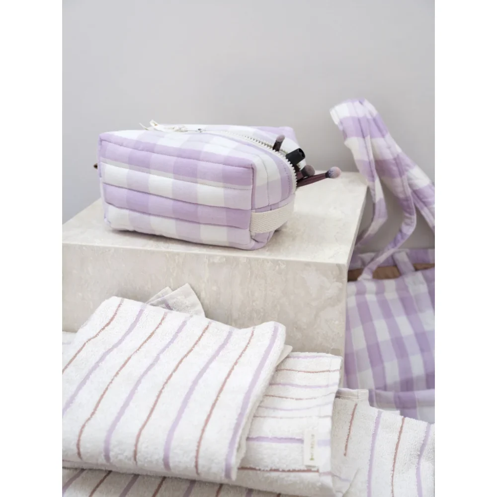 Quilted Toiletry Bag Lilac Checks Toiletry Bags 2006238870 Lilac 1 1800x1800 E1716888243571.webp