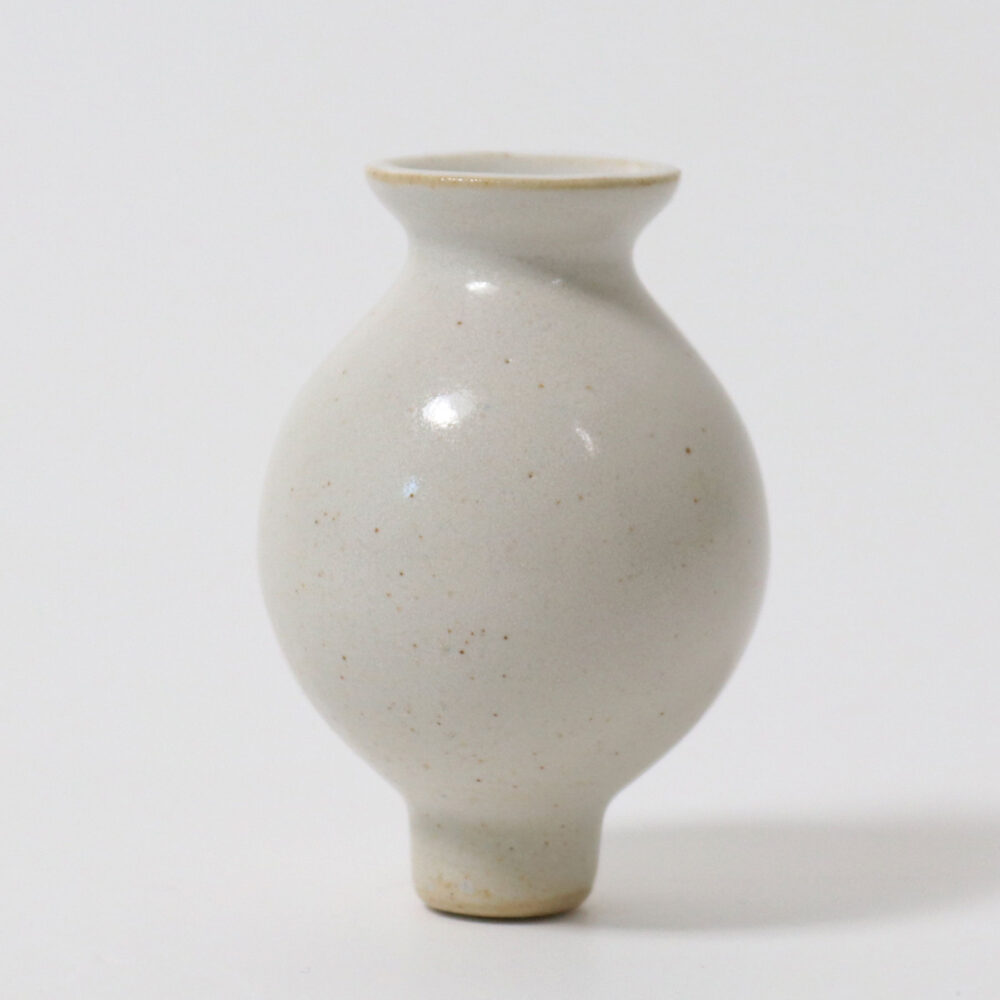 White Vase Grimms 1 E1709803562372.jpg
