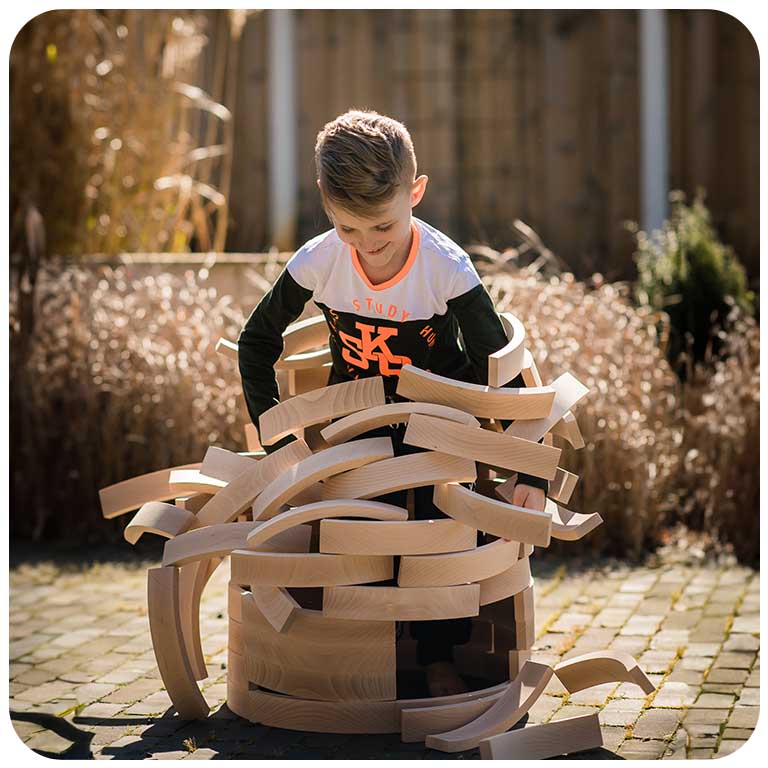 Abel Blocks Tower Colapsing 1.jpg