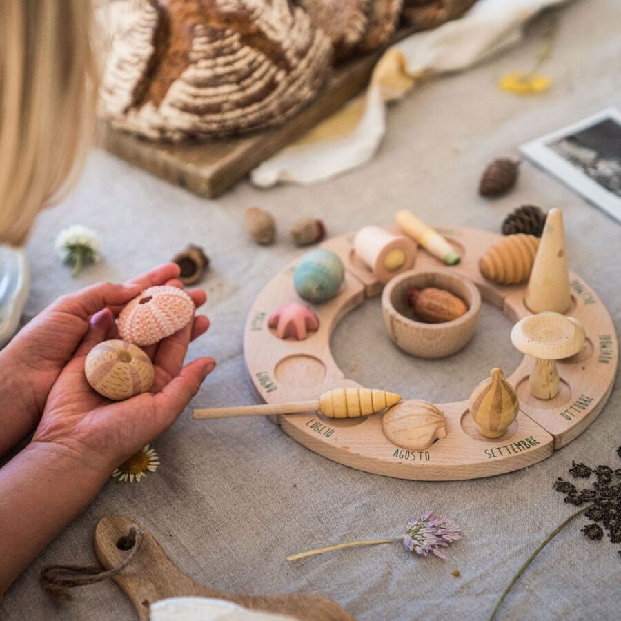 Grapat Round Calendar 1.jpg