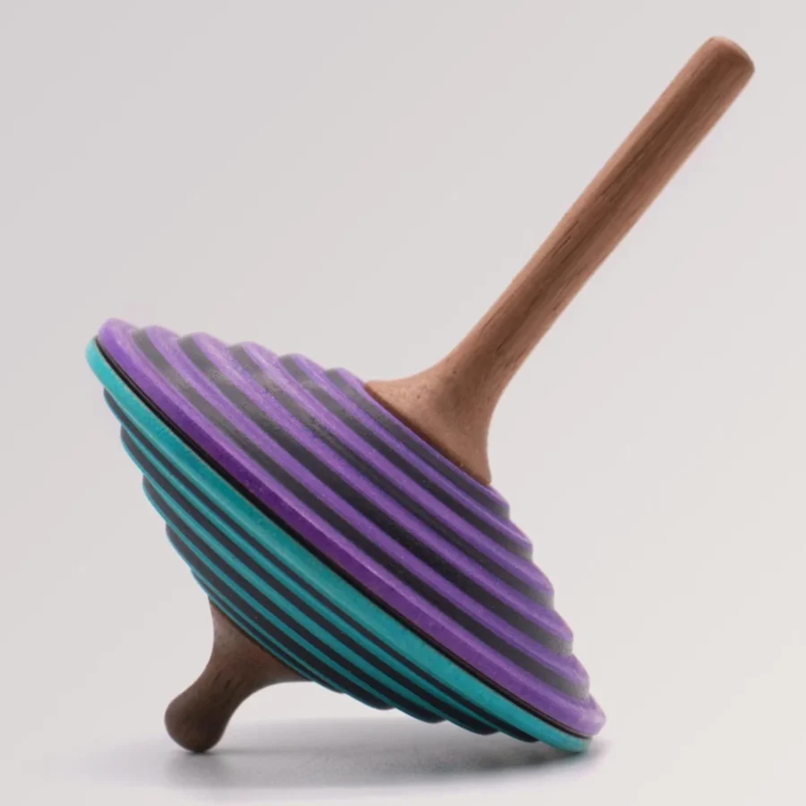 Mader Kreisel Tukan Lila Tuerkis 1024x1024@2x E1733687551312.webp Mader Kreisel Tukan Lila Tuerkis 1024x1024@2x E1733687551312.webp