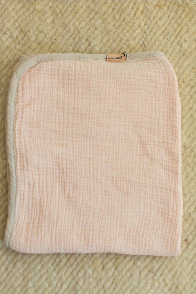 אפרסק עם פס סייג׳.jpg אפרסק עם פס סייג׳.jpg