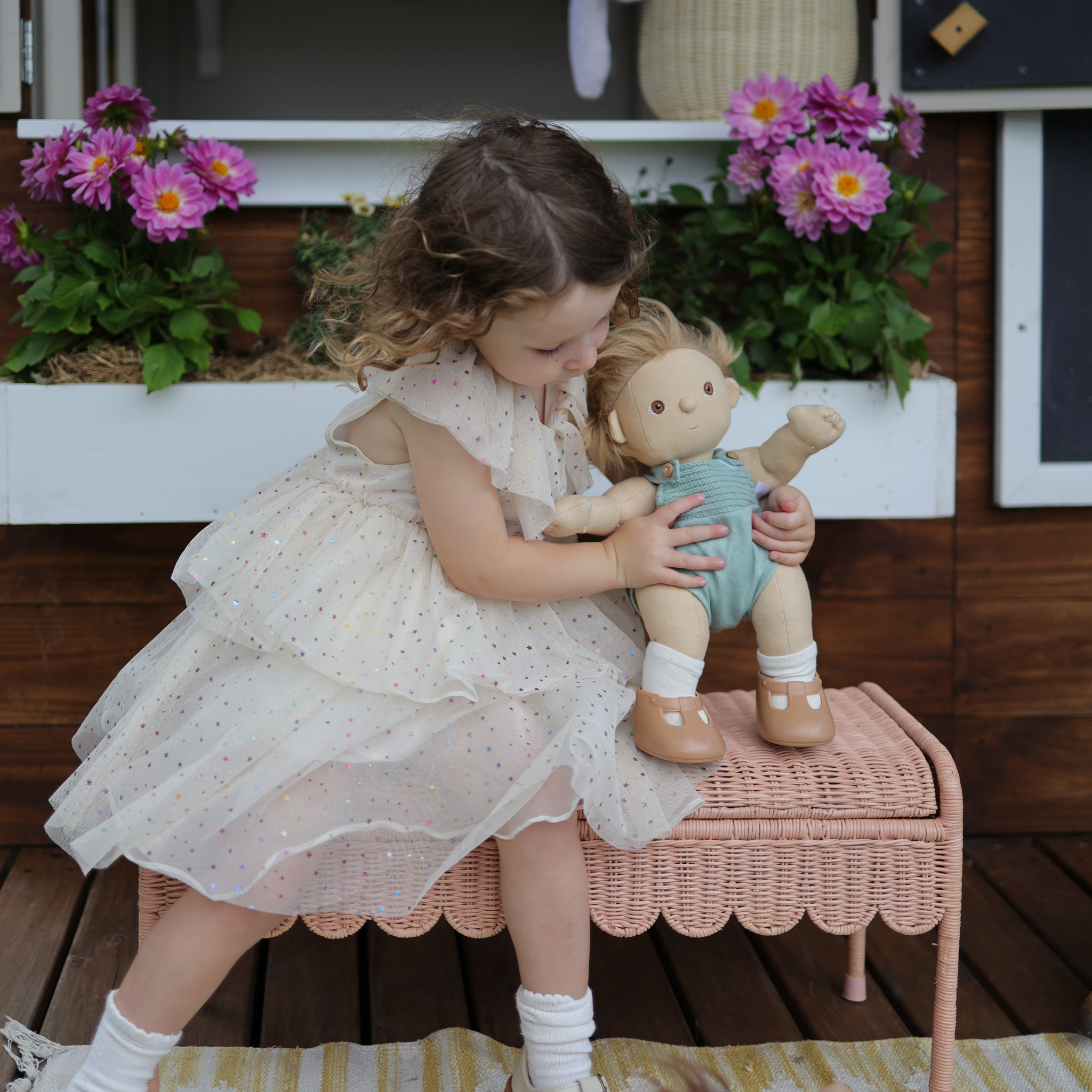 Petal Storie Bench Seashell Pink6.png