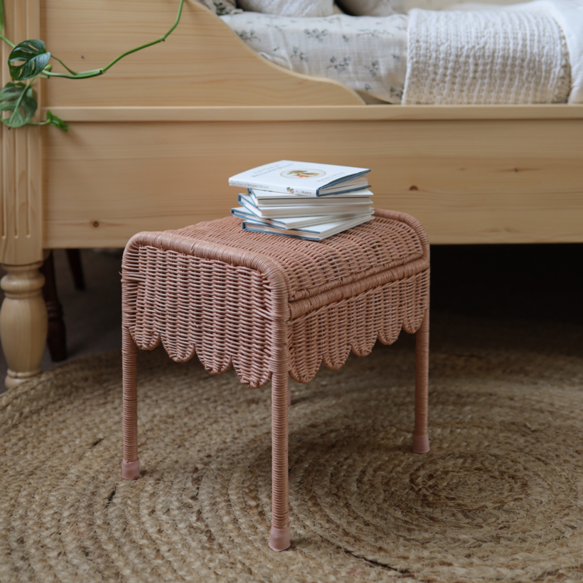 Petal Storie Stool Seashell Pink6.png