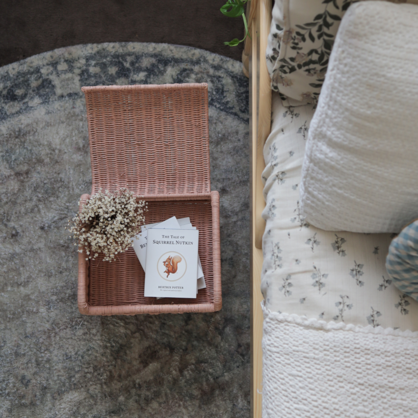 Petal Storie Stool Seashell Pink8.png