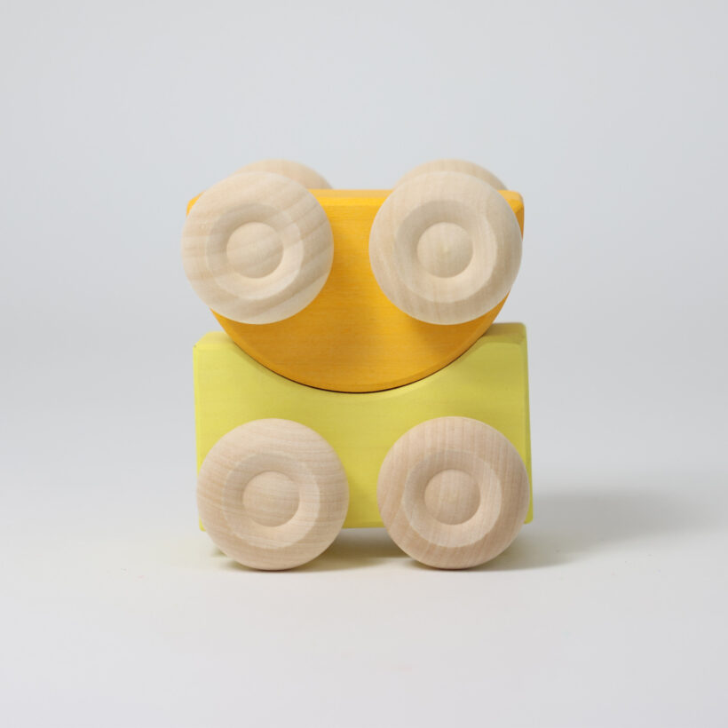 09330 Stapel Autos Gelb Grimms 01