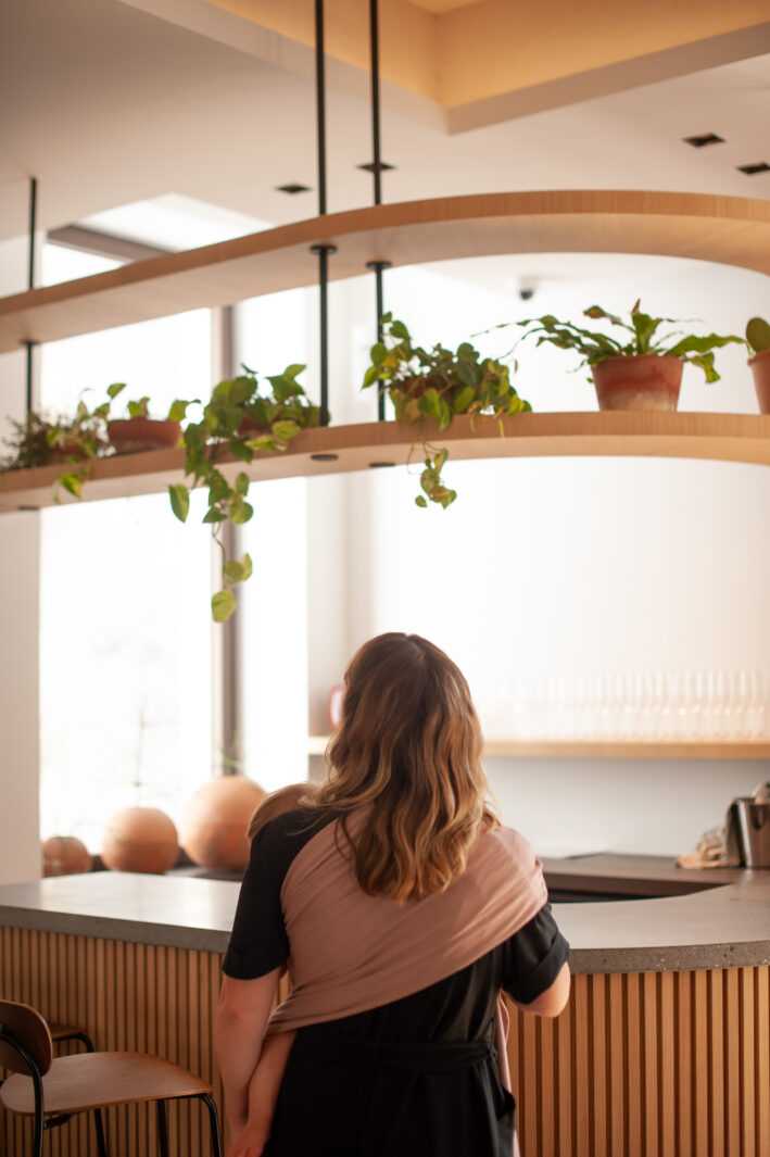 Mama Hangs Porte Bébé Physiologique Sling Terracotta 4 Mama Hangs Porte Bébé Physiologique Sling Terracotta 4