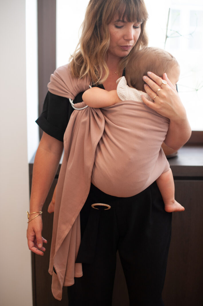 Mama Hangs Porte Bébé Physiologique Sling Terracotta 5 Mama Hangs Porte Bébé Physiologique Sling Terracotta 5