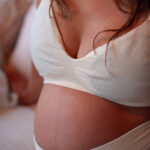 Brassiere D Allaitement Essential Bra Ecru Mama Hangs Bambinou Lifestyle2 3 Brassiere D Allaitement Essential Bra Ecru Mama Hangs Bambinou Lifestyle2 3