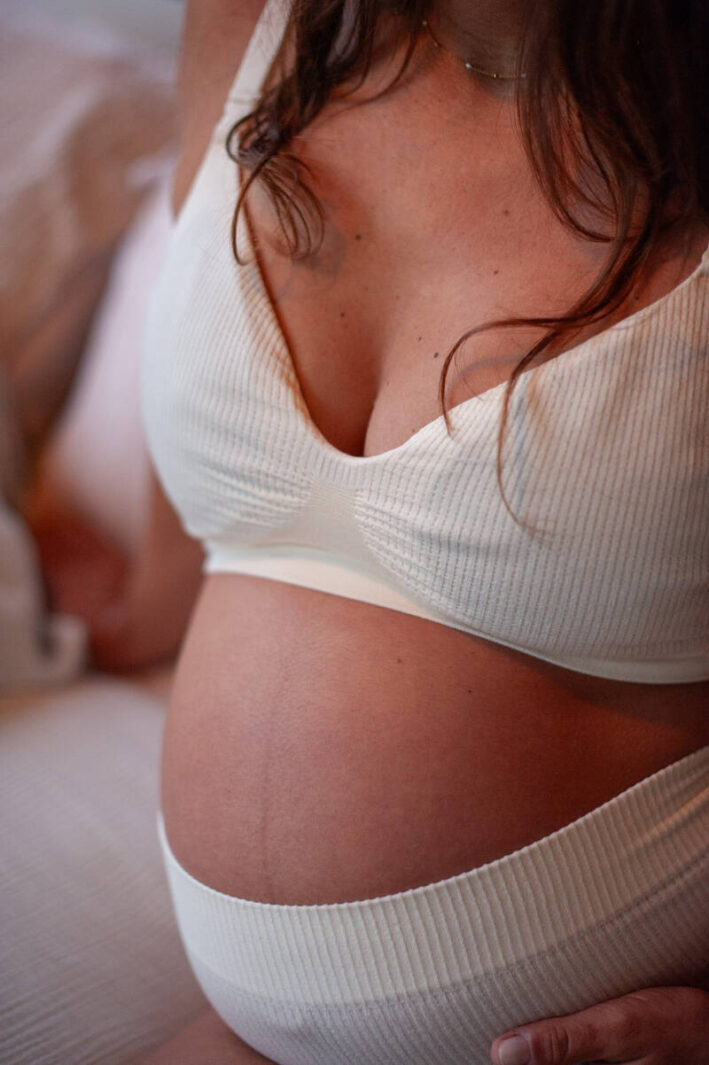 Brassiere D Allaitement Essential Bra Ecru Mama Hangs Bambinou Lifestyle2 3 Brassiere D Allaitement Essential Bra Ecru Mama Hangs Bambinou Lifestyle2 3