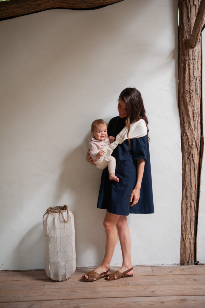 Mama Hangs Porte Bambin Carry & Walk Palm Ecru 0243