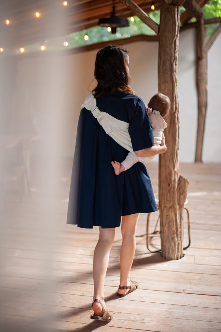 Mama Hangs Porte Bambin Carry & Walk Palm Ecru 0328 Mama Hangs Porte Bambin Carry & Walk Palm Ecru 0328