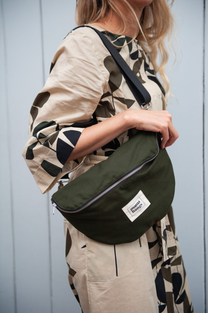 Mama Hangs Fannypack Bloom Bag Olive Noir 3733 Mama Hangs Fannypack Bloom Bag Olive Noir 3733