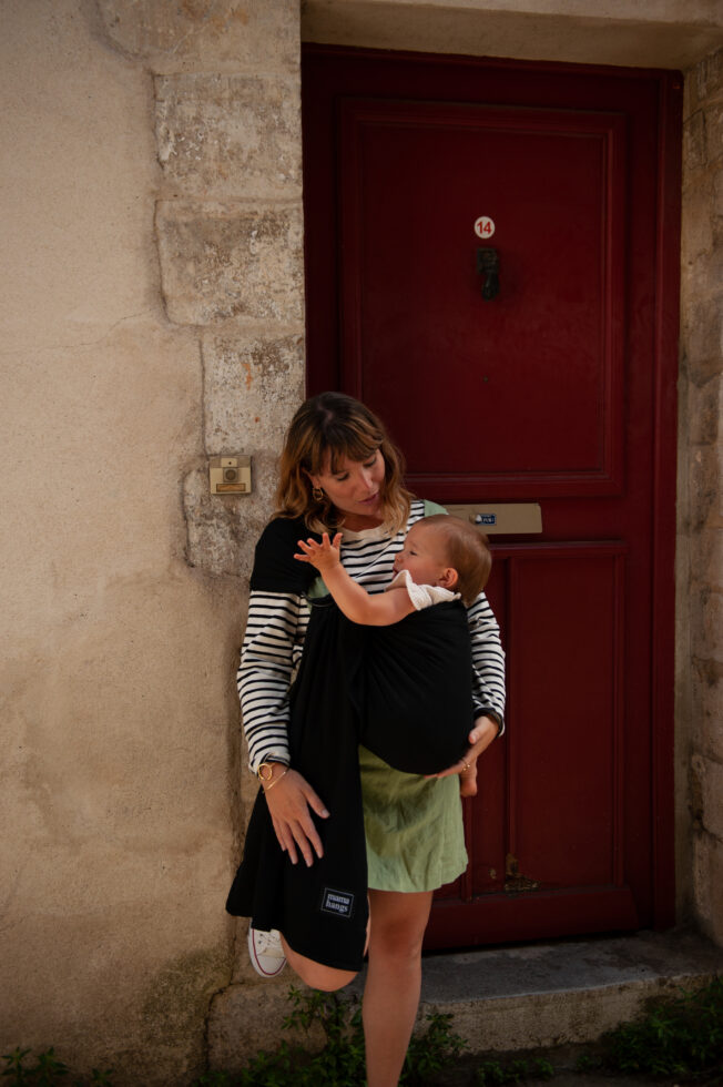 Mama Hangs Porte Bébé Physiologique Sling Noir 4
