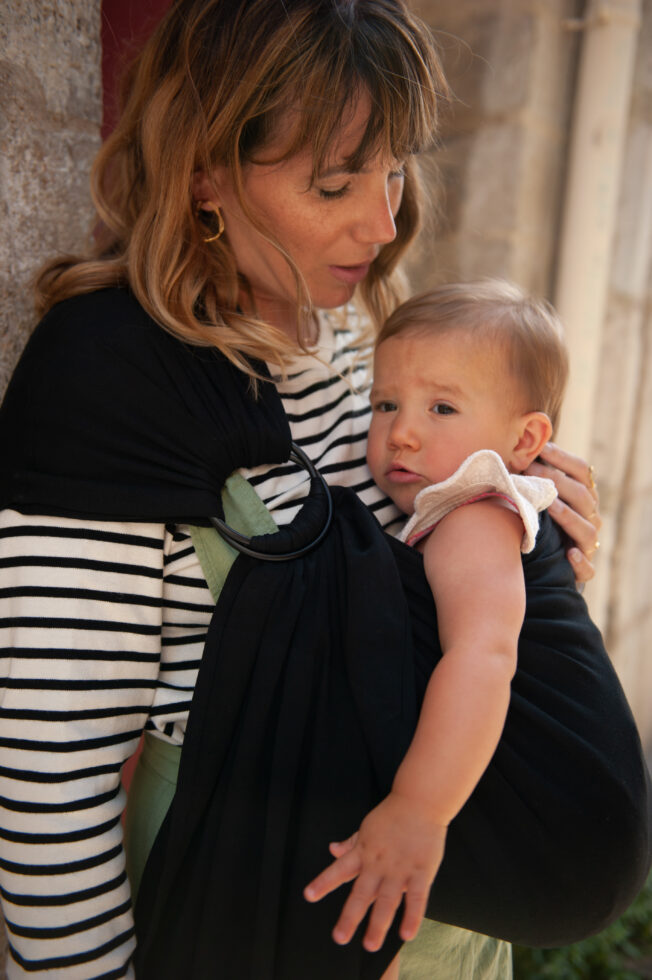 Mama Hangs Porte Bébé Physiologique Sling Noir 5
