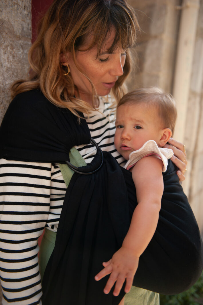 Mama Hangs Porte Bébé Physiologique Sling Noir 5