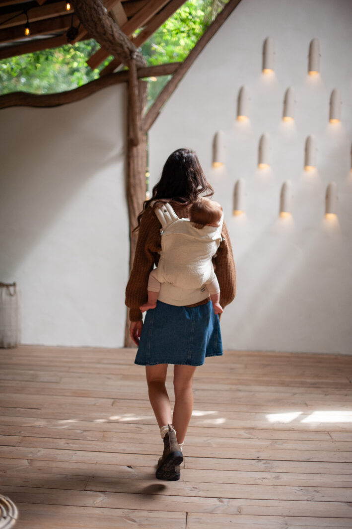 Mama Hangs Porte Bébé Carry&bloom Palm Ecru 0351 Mama Hangs Porte Bébé Carry&bloom Palm Ecru 0351