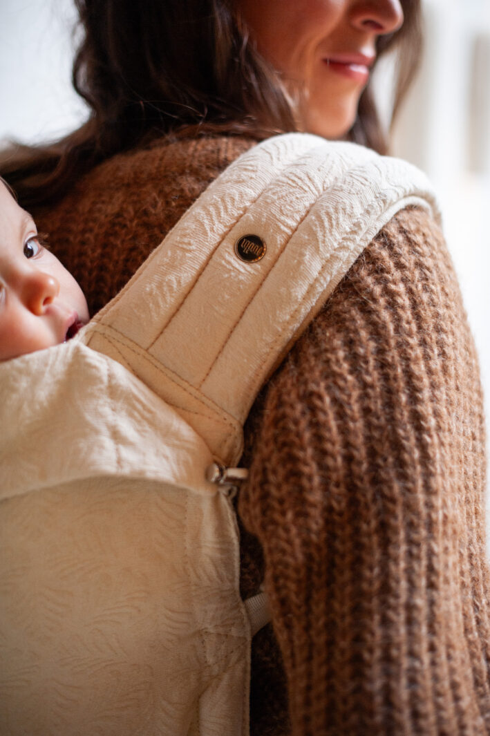 Mama Hangs Porte Bébé Carry&bloom Palm Ecru 0408 Mama Hangs Porte Bébé Carry&bloom Palm Ecru 0408