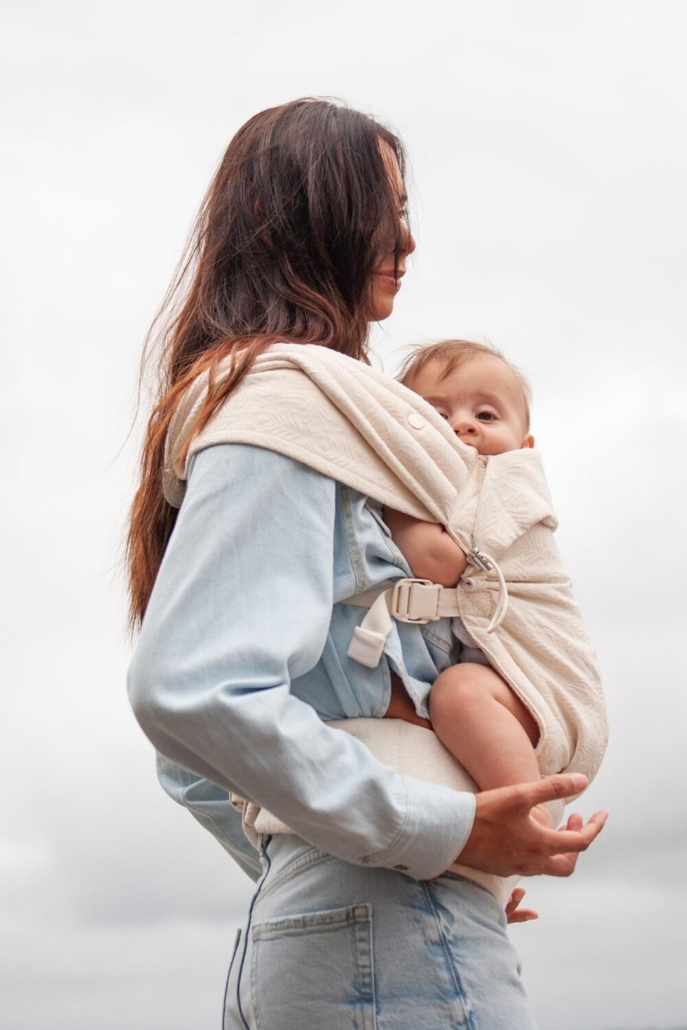 Mama Hangs Porte Bébé Ergonomique Carry&bloom Jacquard Palm Ecru 824 1236 0