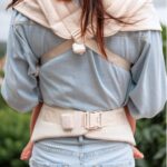 Mama Hangs Porte Bébé Ergonomique Carry&bloom Jacquard Palm Ecru 824 1236 1 Mama Hangs Porte Bébé Ergonomique Carry&bloom Jacquard Palm Ecru 824 1236 1