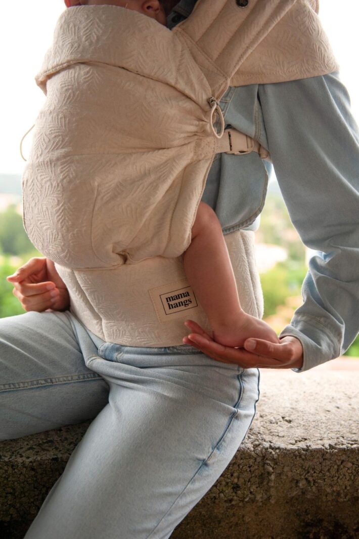 Mama Hangs Porte Bébé Ergonomique Carry&bloom Jacquard Palm Ecru 824 1236 5 2 Mama Hangs Porte Bébé Ergonomique Carry&bloom Jacquard Palm Ecru 824 1236 5 2