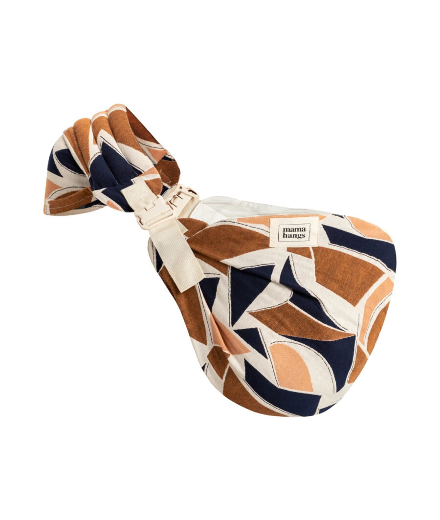 Mama Hangs Carry And Walk Jacquard Earth Fabrique Au Portugal.webp Mama Hangs Carry And Walk Jacquard Earth Fabrique Au Portugal.webp