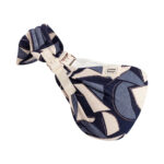 Mama Hangs Carry And Walk Jacquard Indigo Fabrique Au Portugal.webp Mama Hangs Carry And Walk Jacquard Indigo Fabrique Au Portugal.webp