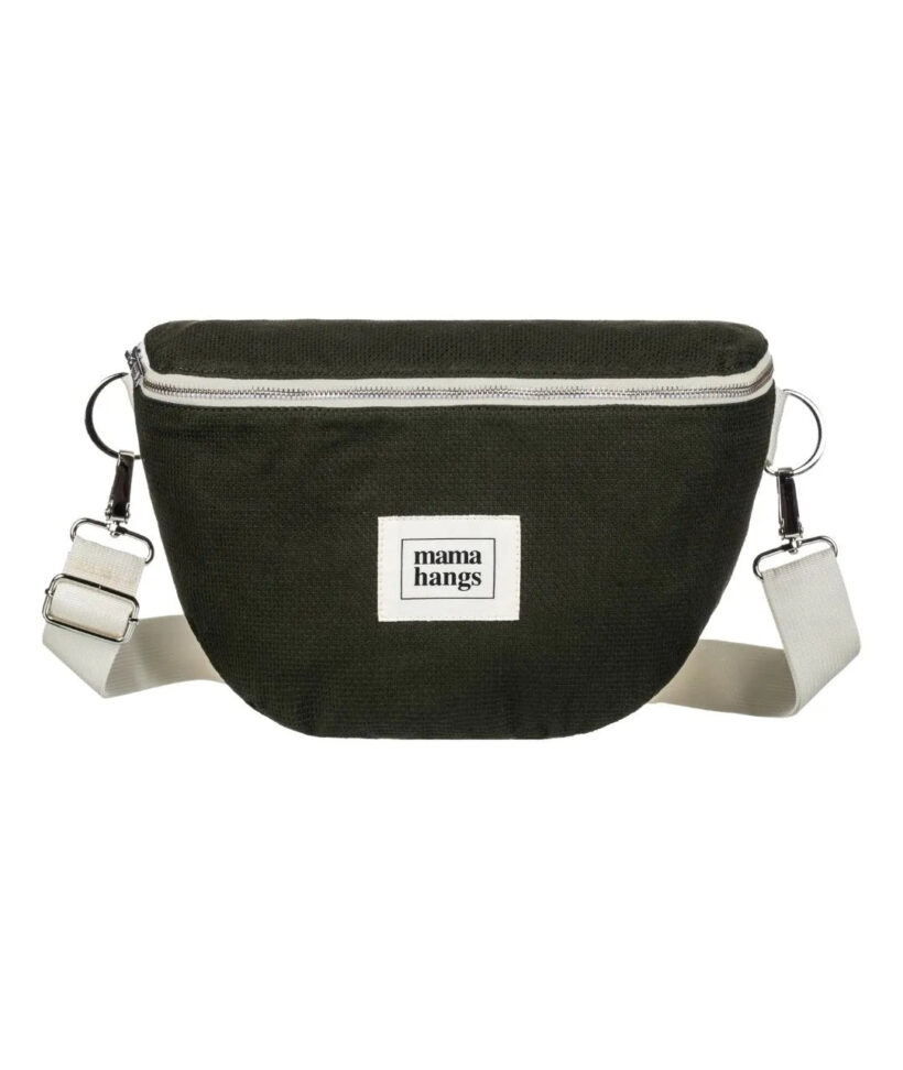 Mama Hangs Banane Organisateur De Bebe Bloom Bag Fabrique Au Portugal 1080 1280 Olive Ecru Face39.webp Mama Hangs Banane Organisateur De Bebe Bloom Bag Fabrique Au Portugal 1080 1280 Olive Ecru Face39.webp