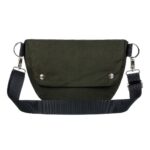 Mama Hangs Banane Organisateur De Bebe Bloom Bag Fabrique Au Portugal 1080 1280 Olive Noir Dos53 Mama Hangs Banane Organisateur De Bebe Bloom Bag Fabrique Au Portugal 1080 1280 Olive Noir Dos53