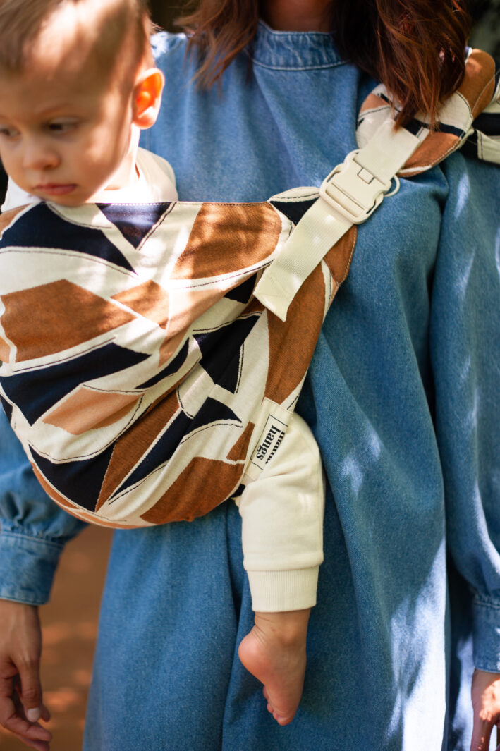 Mama Hangs Porte Bambin Carry & Walk Earth 1138 Mama Hangs Porte Bambin Carry & Walk Earth 1138