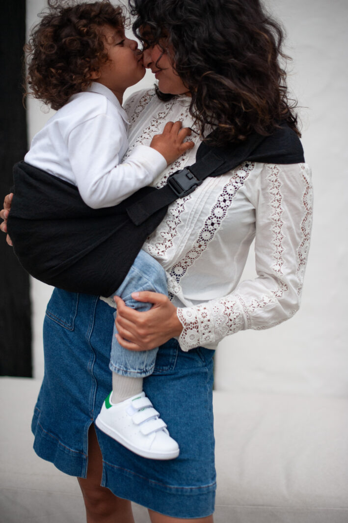 Mama Hangs Porte Bambin Carry & Walk Palm Noir 1970 Mama Hangs Porte Bambin Carry & Walk Palm Noir 1970