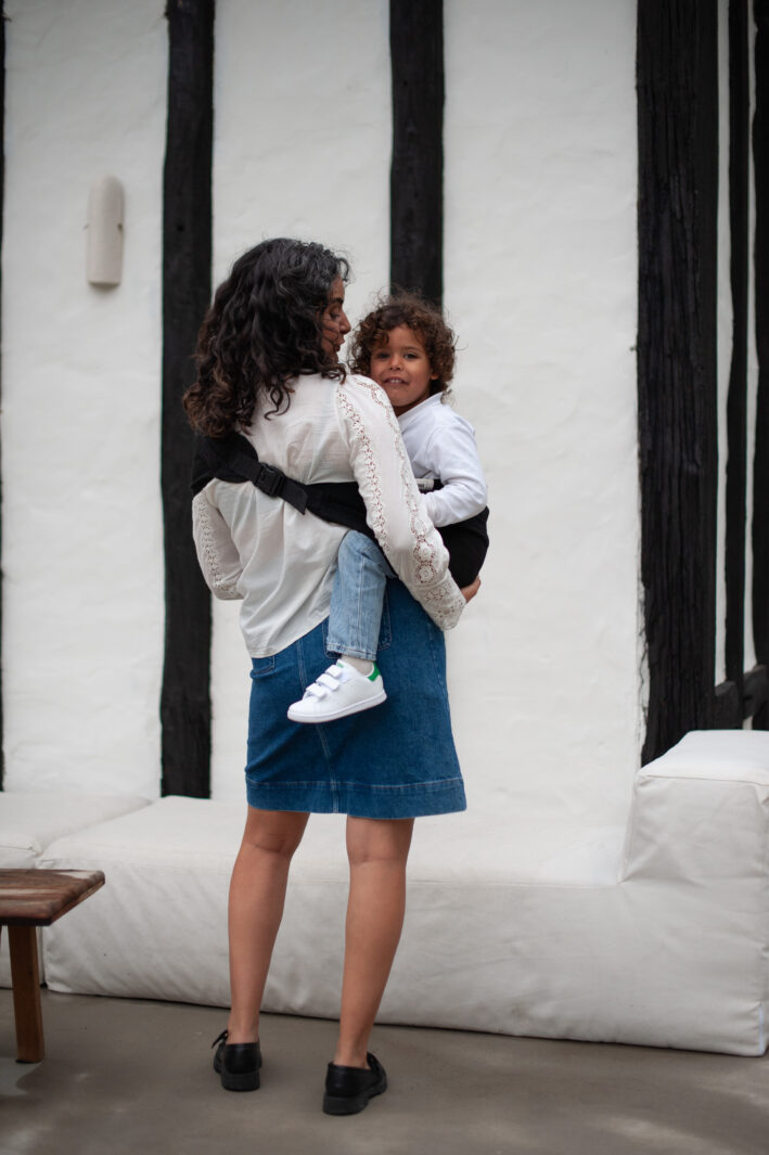 Mama Hangs Porte Bambin Carry & Walk Palm Noir 1974 Mama Hangs Porte Bambin Carry & Walk Palm Noir 1974