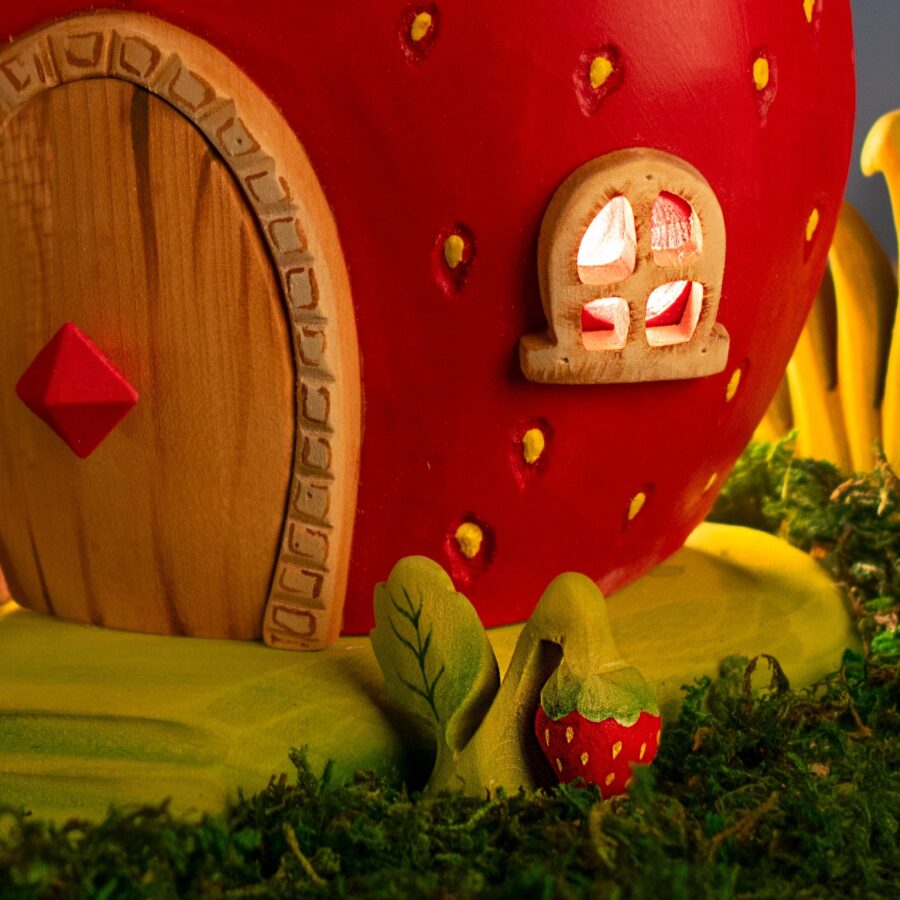 Strawberry House~5684720 Strawberry House~5684720